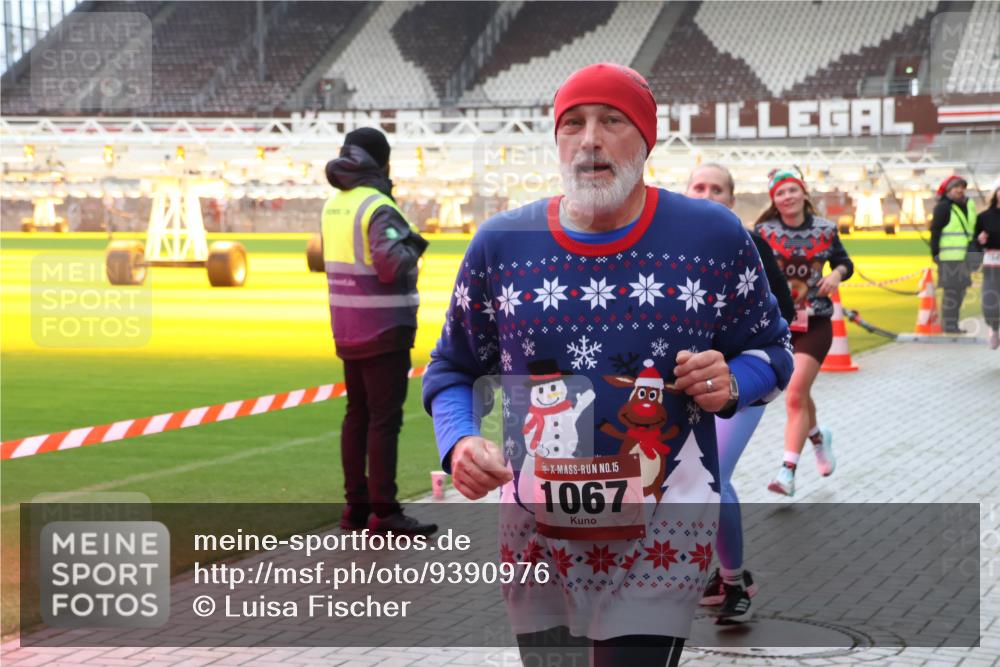 07.12.2025 - St. Pauli X-Mass-Run No. 15 Luisa Fischer http://msf.ph/oto/9390976 07.12.2025 11:02:20 Ziel 100, 15, 1067, 95, 193, 314, 317, 336, 376, 766, 770, 771, 837, 838, 842, 847, 851, 1045, 1048, 1067, 1143, 1367, 1416, 1611, 1615, 1637, 1640, 2251, 2329, 2576 meine-sportfotos.de