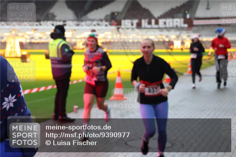 07.12.2025 - St. Pauli X-Mass-Run No. 15 Luisa Fischer http://msf.ph/oto/9390977 07.12.2025 11:02:21 Ziel 95, 193, 314, 317, 336, 376, 766, 837, 838, 842, 847, 851, 1045, 1048, 1067, 1143, 1367, 1416, 1611, 1615, 1637, 1640, 2251, 2329, 2576 meine-sportfotos.de