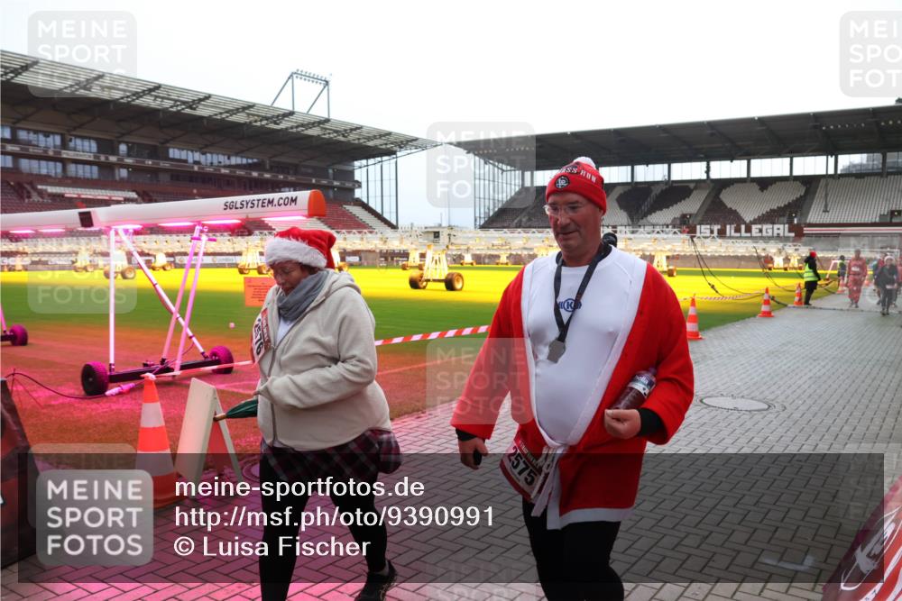 07.12.2025 - St. Pauli X-Mass-Run No. 15 Luisa Fischer http://msf.ph/oto/9390991 07.12.2025 11:02:44 Ziel 1, 15, 2575, 20, 25, 95, 193, 314, 317, 542, 547, 746, 747, 749, 751, 837, 838, 842, 847, 851, 1143, 1416, 1611, 2329, 2519, 2520, 2576 meine-sportfotos.de