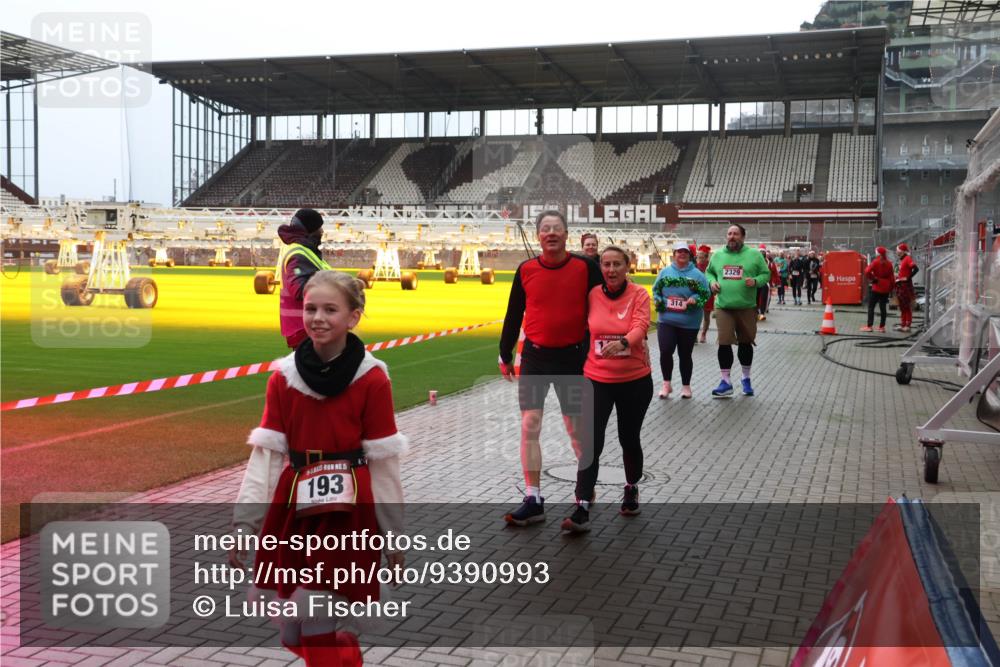 07.12.2025 - St. Pauli X-Mass-Run No. 15 Luisa Fischer http://msf.ph/oto/9390993 07.12.2025 11:03:00 Ziel 15, 193, 15, 314, 2329, 20, 25, 95, 151, 160, 193, 314, 317, 542, 547, 574, 746, 747, 749, 751, 847, 997, 1063, 1143, 1611, 2329, 2519, 2520 meine-sportfotos.de