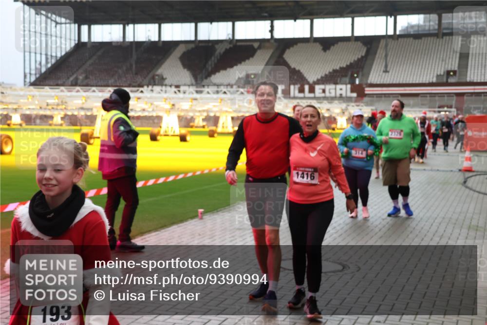 07.12.2025 - St. Pauli X-Mass-Run No. 15 Luisa Fischer http://msf.ph/oto/9390994 07.12.2025 11:03:00 Ziel 15, 193, 1416, 20, 25, 95, 151, 160, 193, 314, 317, 542, 547, 574, 746, 747, 749, 751, 847, 997, 1063, 1143, 1611, 2329, 2519, 2520 meine-sportfotos.de