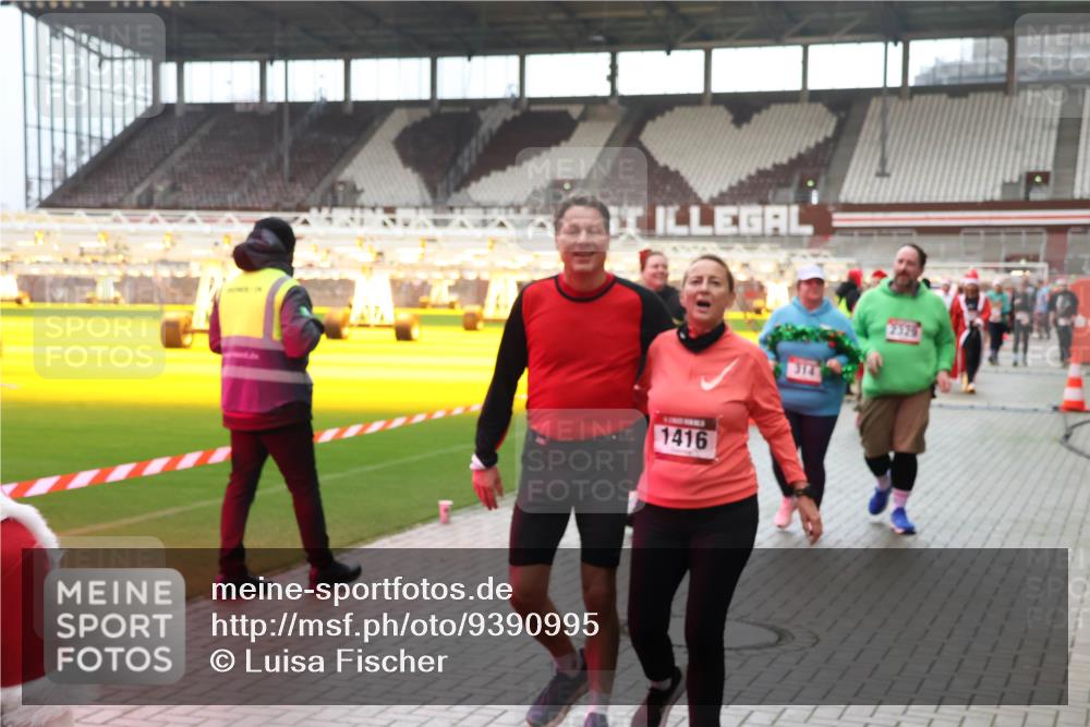 07.12.2025 - St. Pauli X-Mass-Run No. 15 Luisa Fischer http://msf.ph/oto/9390995 07.12.2025 11:03:00 Ziel 1, 1416, 20, 25, 95, 151, 160, 193, 314, 317, 542, 547, 574, 746, 747, 749, 751, 847, 997, 1063, 1143, 1611, 2329, 2519, 2520 meine-sportfotos.de