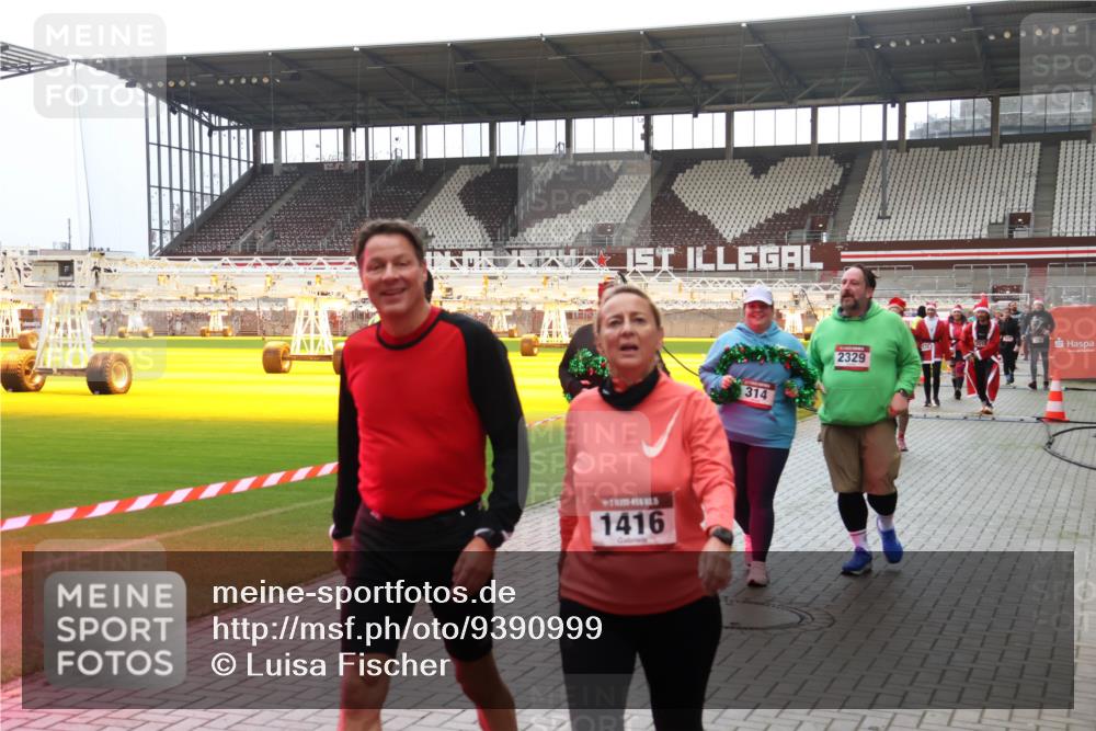 07.12.2025 - St. Pauli X-Mass-Run No. 15 Luisa Fischer http://msf.ph/oto/9390999 07.12.2025 11:03:02 Ziel 1416, 314, 2329, 20, 25, 151, 160, 193, 314, 317, 502, 542, 547, 574, 746, 747, 749, 751, 847, 875, 880, 953, 997, 1063, 1102, 1143, 1611, 2329, 2519, 2520 meine-sportfotos.de
