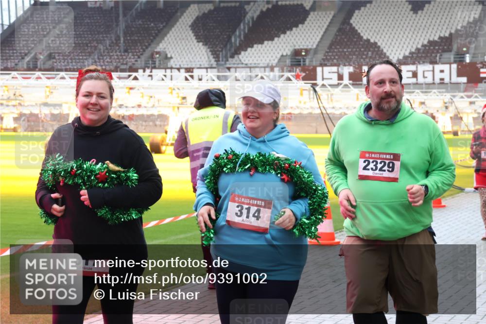 07.12.2025 - St. Pauli X-Mass-Run No. 15 Luisa Fischer http://msf.ph/oto/9391002 07.12.2025 11:03:04 Ziel 15, 314, 15, 2329, 20, 25, 151, 160, 193, 314, 317, 502, 542, 547, 574, 602, 612, 746, 747, 749, 751, 847, 875, 880, 953, 997, 1063, 1102, 1611, 2329, 2519, 2520, 4809 meine-sportfotos.de