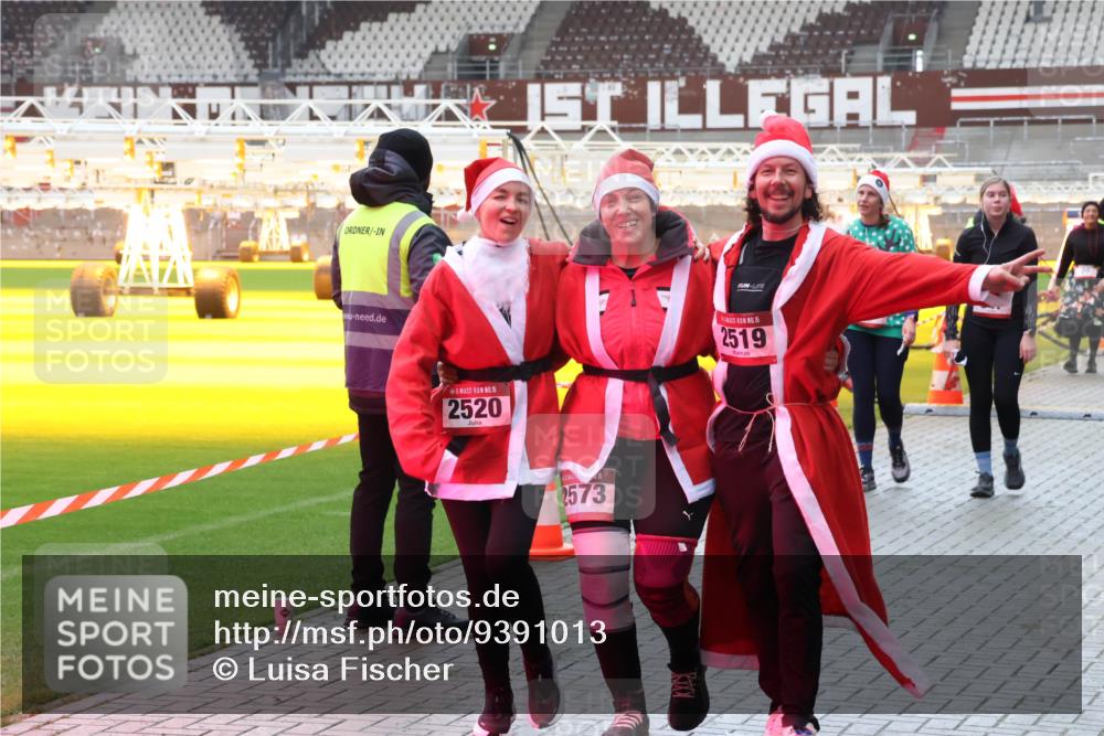 07.12.2025 - St. Pauli X-Mass-Run No. 15 Luisa Fischer http://msf.ph/oto/9391013 07.12.2025 11:03:15 Ziel 15, 2520, 2573, 15, 2519, 20, 25, 151, 160, 502, 542, 547, 574, 599, 602, 612, 746, 747, 749, 751, 875, 880, 953, 997, 1063, 1102, 1139, 1385, 1644, 1668, 1670, 4809 meine-sportfotos.de