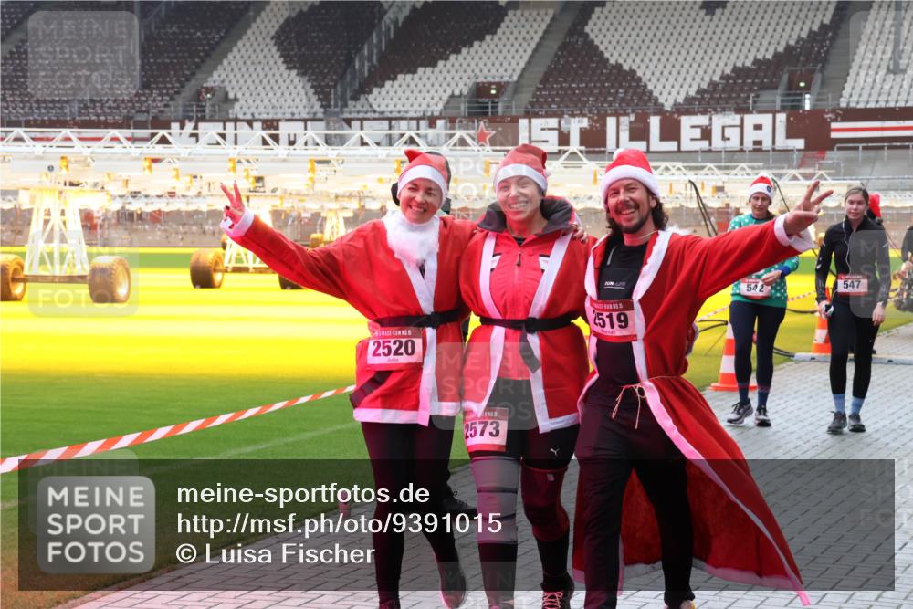 07.12.2025 - St. Pauli X-Mass-Run No. 15 Luisa Fischer http://msf.ph/oto/9391015 07.12.2025 11:03:16 Ziel 15, 2520, 15, 2573, 15, 519, 542, 547, 20, 25, 151, 160, 502, 542, 547, 574, 599, 602, 612, 746, 747, 749, 751, 875, 880, 953, 997, 1063, 1102, 1139, 1199, 1385, 1644, 1668, 1670, 4809 meine-sportfotos.de