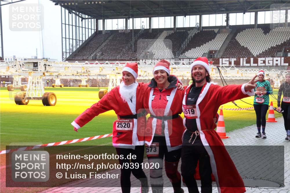 07.12.2025 - St. Pauli X-Mass-Run No. 15 Luisa Fischer http://msf.ph/oto/9391020 07.12.2025 11:03:17 Ziel 15, 2520, 15, 573, 15, 519, 542, 547, 20, 25, 151, 160, 502, 542, 547, 574, 599, 602, 612, 746, 747, 748, 749, 751, 875, 880, 953, 997, 1063, 1102, 1139, 1199, 1385, 1644, 1668, 1670, 4809 meine-sportfotos.de