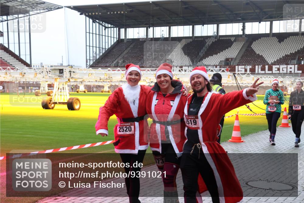 07.12.2025 - St. Pauli X-Mass-Run No. 15 Luisa Fischer http://msf.ph/oto/9391021 07.12.2025 11:03:18 Ziel 15, 2520, 519, 73, 542, 547, 20, 25, 151, 160, 502, 542, 547, 574, 599, 602, 612, 746, 747, 748, 749, 751, 875, 880, 953, 997, 1063, 1102, 1139, 1199, 1385, 1644, 1668, 1670, 4809 meine-sportfotos.de