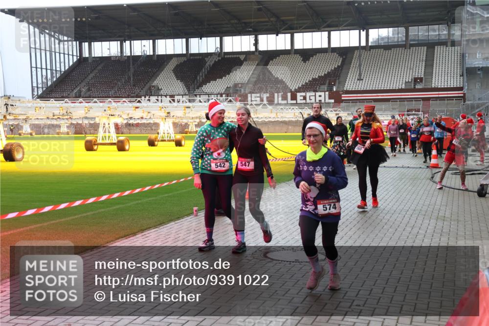 07.12.2025 - St. Pauli X-Mass-Run No. 15 Luisa Fischer http://msf.ph/oto/9391022 07.12.2025 11:03:22 Ziel 542, 547, 574, 160, 20, 25, 151, 160, 502, 574, 599, 602, 612, 746, 747, 748, 749, 751, 853, 875, 880, 953, 997, 1063, 1102, 1139, 1199, 1385, 1644, 1668, 1670, 4809 meine-sportfotos.de