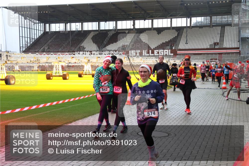 07.12.2025 - St. Pauli X-Mass-Run No. 15 Luisa Fischer http://msf.ph/oto/9391023 07.12.2025 11:03:22 Ziel 542, 547, 574, 151, 160, 1051, 16, 20, 25, 151, 160, 502, 574, 599, 602, 612, 746, 747, 748, 749, 751, 853, 875, 880, 953, 997, 1063, 1102, 1139, 1199, 1385, 1644, 1668, 1670, 4809 meine-sportfotos.de