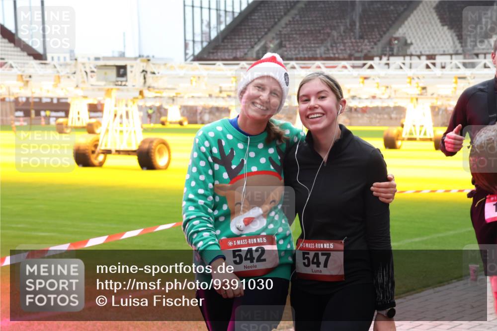 07.12.2025 - St. Pauli X-Mass-Run No. 15 Luisa Fischer http://msf.ph/oto/9391030 07.12.2025 11:03:24 Ziel 15, 542, 15, 547, 20, 25, 61, 151, 160, 502, 574, 599, 602, 612, 746, 747, 748, 749, 751, 853, 875, 880, 953, 997, 1063, 1102, 1139, 1199, 1385, 1644, 1668, 1670, 4809 meine-sportfotos.de
