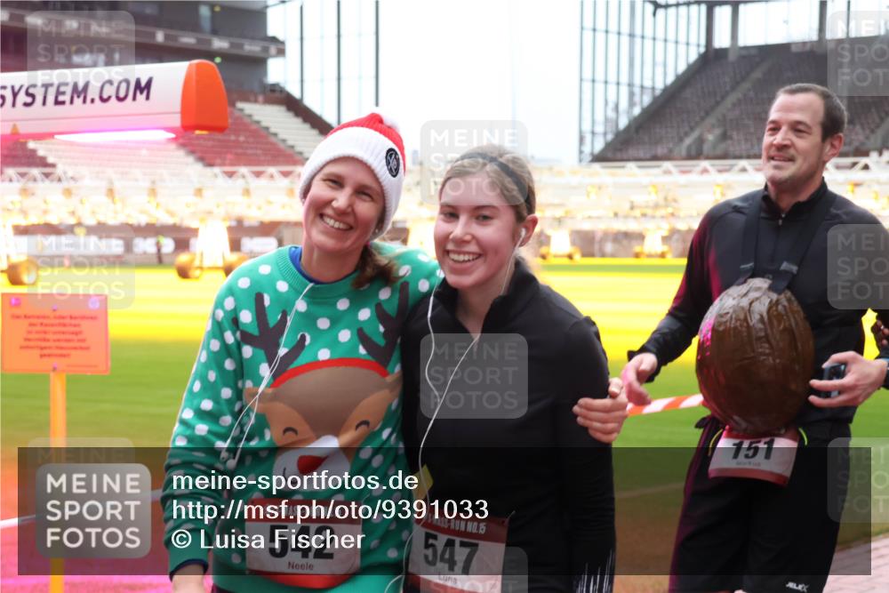 07.12.2025 - St. Pauli X-Mass-Run No. 15 Luisa Fischer http://msf.ph/oto/9391033 07.12.2025 11:03:25 Ziel 15, 542, 15, 547, 151, 20, 25, 61, 64, 151, 160, 502, 574, 599, 602, 612, 746, 747, 748, 749, 751, 853, 875, 880, 953, 997, 1063, 1102, 1139, 1199, 1385, 1644, 1668, 1670, 1850, 4809 meine-sportfotos.de