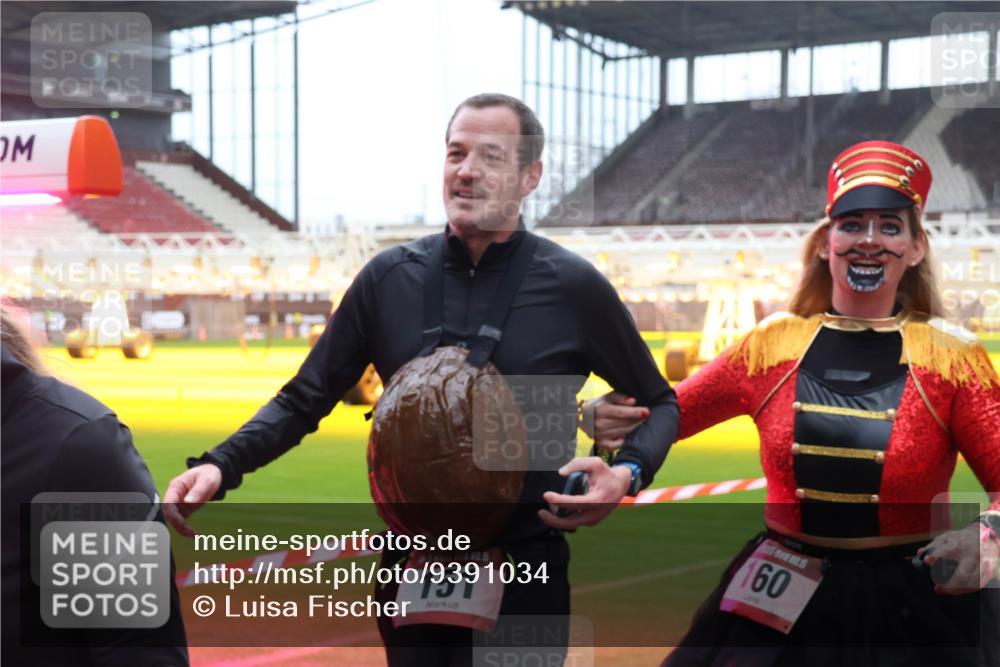 07.12.2025 - St. Pauli X-Mass-Run No. 15 Luisa Fischer http://msf.ph/oto/9391034 07.12.2025 11:03:26 Ziel 5, 151, 160, 20, 25, 61, 64, 151, 160, 502, 574, 599, 602, 612, 746, 747, 748, 749, 751, 853, 875, 880, 953, 997, 1063, 1102, 1139, 1199, 1385, 1644, 1668, 1670, 1850, 4809 meine-sportfotos.de