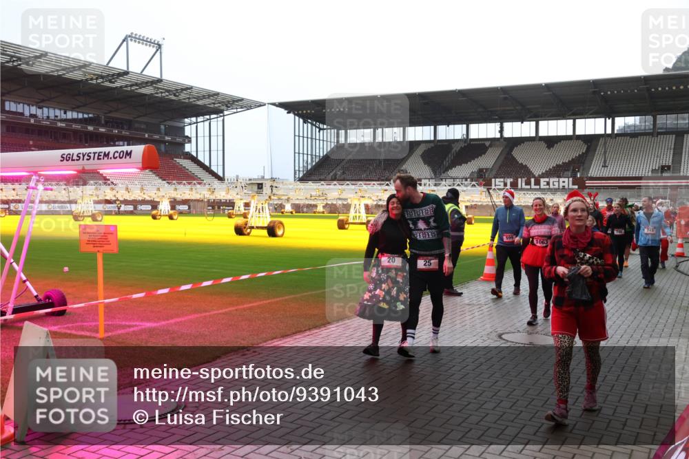 07.12.2025 - St. Pauli X-Mass-Run No. 15 Luisa Fischer http://msf.ph/oto/9391043 07.12.2025 11:03:34 Ziel 20, 25, 749, 746, 1063, 61, 64, 151, 160, 186, 502, 574, 599, 602, 612, 748, 853, 875, 880, 953, 997, 1063, 1102, 1139, 1199, 1385, 1644, 1668, 1670, 1850, 4809 meine-sportfotos.de