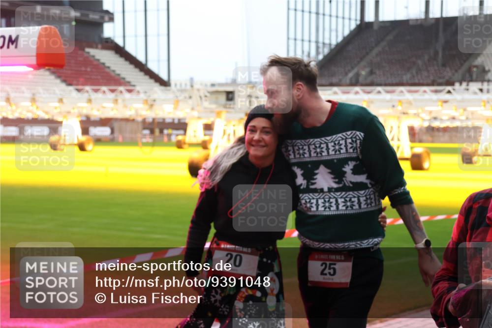07.12.2025 - St. Pauli X-Mass-Run No. 15 Luisa Fischer http://msf.ph/oto/9391048 07.12.2025 11:03:36 Ziel 20, 20, 25, 61, 64, 102, 109, 151, 160, 186, 502, 574, 599, 602, 612, 748, 853, 875, 880, 953, 997, 1063, 1102, 1139, 1199, 1385, 1644, 1668, 1670, 1850, 4809 meine-sportfotos.de