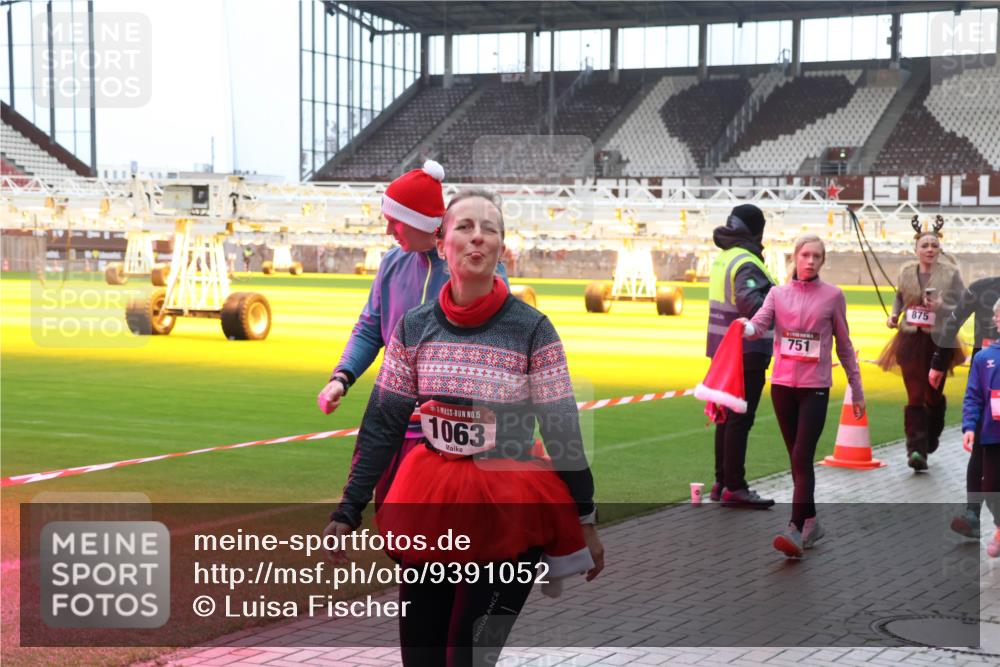 07.12.2025 - St. Pauli X-Mass-Run No. 15 Luisa Fischer http://msf.ph/oto/9391052 07.12.2025 11:03:38 Ziel 15, 1063, 751, 875, 61, 64, 102, 109, 151, 160, 186, 502, 574, 599, 602, 612, 748, 853, 875, 880, 953, 997, 1102, 1139, 1199, 1385, 1644, 1668, 1670, 1850, 4809 meine-sportfotos.de