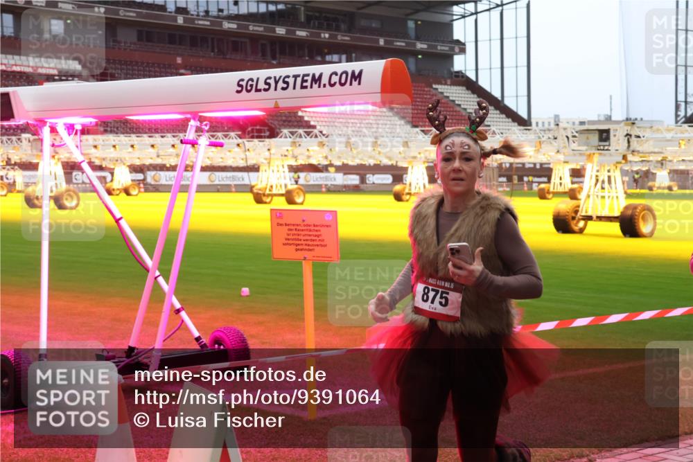 07.12.2025 - St. Pauli X-Mass-Run No. 15 Luisa Fischer http://msf.ph/oto/9391064 07.12.2025 11:03:41 Ziel 0, 15, 875, 61, 64, 102, 109, 151, 160, 186, 502, 574, 599, 602, 612, 748, 853, 875, 880, 953, 997, 1102, 1139, 1199, 1385, 1644, 1668, 1670, 1850, 4809 meine-sportfotos.de