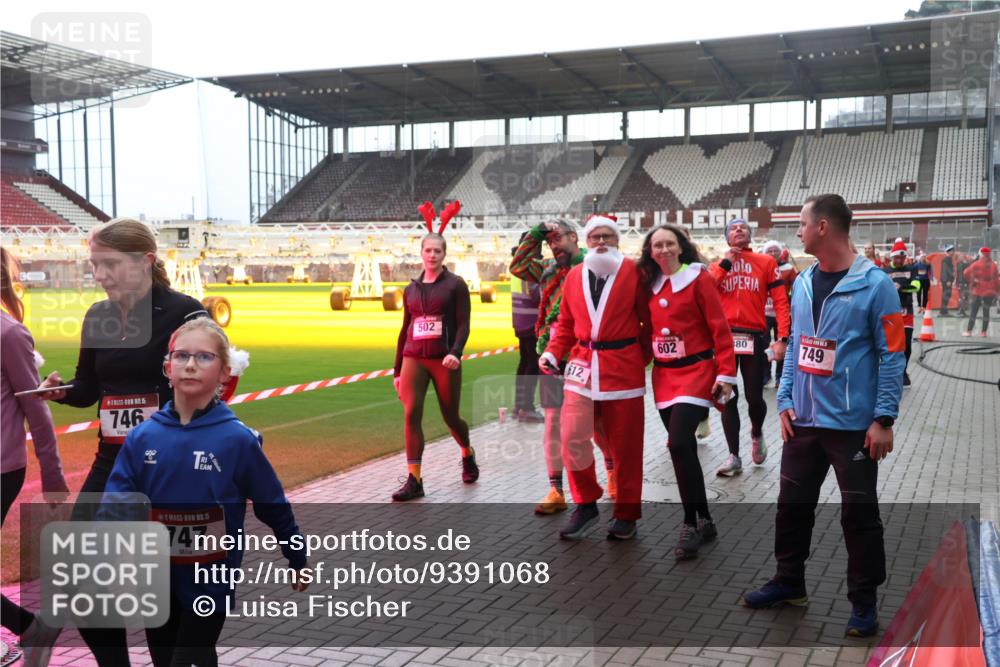 07.12.2025 - St. Pauli X-Mass-Run No. 15 Luisa Fischer http://msf.ph/oto/9391068 07.12.2025 11:03:43 Ziel 15, 746, 15, 747, 502, 12, 602, 80, 749, 61, 64, 102, 109, 151, 160, 186, 502, 574, 599, 602, 612, 748, 853, 875, 880, 953, 997, 1102, 1139, 1199, 1385, 1644, 1668, 1670, 1850, 4809 meine-sportfotos.de