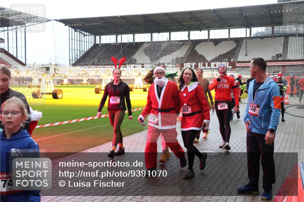 07.12.2025 - St. Pauli X-Mass-Run No. 15 Luisa Fischer http://msf.ph/oto/9391070 07.12.2025 11:03:43 Ziel 747, 502, 612, 30, 602, 880, 749, 61, 64, 102, 109, 151, 160, 186, 502, 574, 599, 602, 612, 748, 853, 875, 880, 953, 997, 1102, 1139, 1199, 1385, 1644, 1668, 1670, 1850, 4809 meine-sportfotos.de