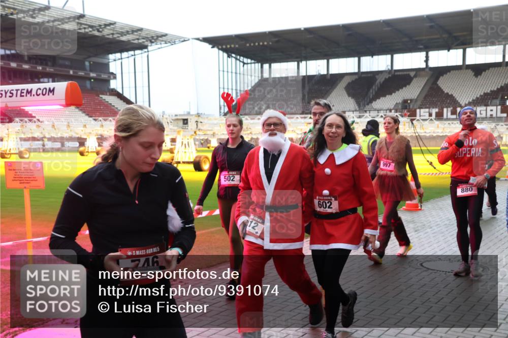 07.12.2025 - St. Pauli X-Mass-Run No. 15 Luisa Fischer http://msf.ph/oto/9391074 07.12.2025 11:03:44 Ziel 746, 502, 12, 602, 997, 880, 61, 64, 102, 109, 151, 160, 186, 502, 574, 599, 602, 612, 748, 853, 875, 880, 953, 997, 1102, 1139, 1199, 1385, 1644, 1668, 1670, 1850, 4809 meine-sportfotos.de