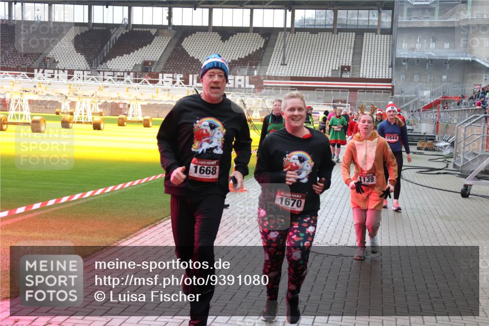 07.12.2025 - St. Pauli X-Mass-Run No. 15 Luisa Fischer http://msf.ph/oto/9391080 07.12.2025 11:04:01 Ziel 1668, 5, 1670, 1139, 1644, 61, 64, 102, 109, 186, 297, 505, 514, 719, 748, 853, 1139, 1199, 1385, 1551, 1850, 1853, 1857, 1860 meine-sportfotos.de