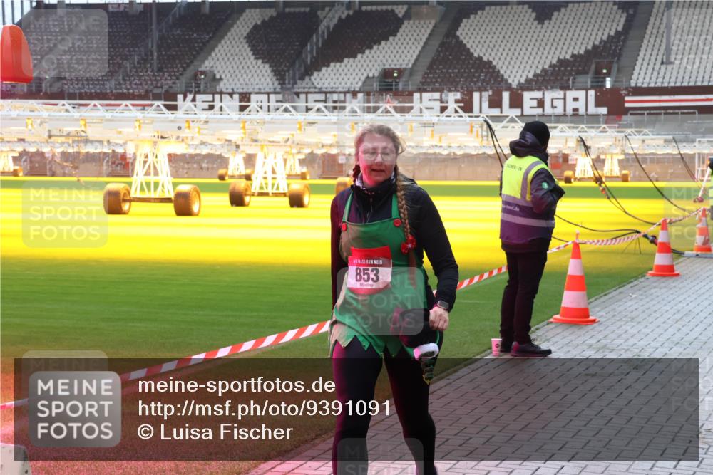 07.12.2025 - St. Pauli X-Mass-Run No. 15 Luisa Fischer http://msf.ph/oto/9391091 07.12.2025 11:04:05 Ziel 15, 853, 61, 64, 102, 109, 186, 222, 297, 505, 514, 719, 748, 853, 1551, 1850, 1853, 1857, 1860 meine-sportfotos.de