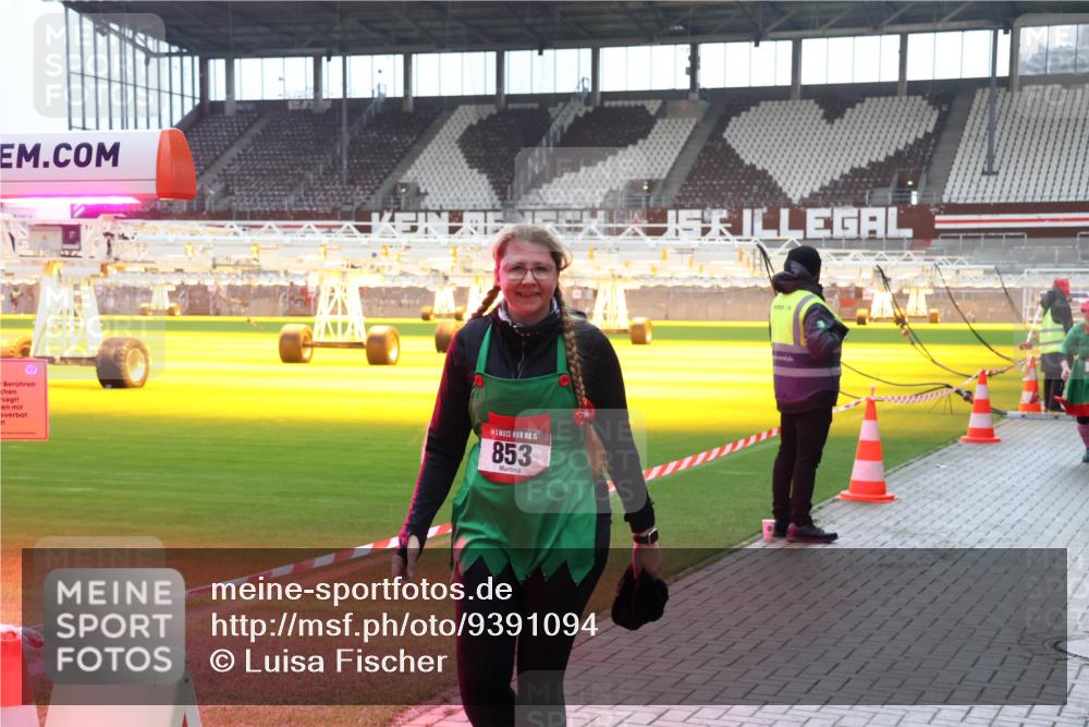 07.12.2025 - St. Pauli X-Mass-Run No. 15 Luisa Fischer http://msf.ph/oto/9391094 07.12.2025 11:04:06 Ziel 11, 15, 853, 61, 64, 102, 109, 186, 222, 297, 505, 514, 719, 853, 1551, 1850, 1853, 1857, 1860 meine-sportfotos.de