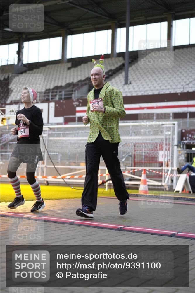 07.12.2025 - St. Pauli X-Mass-Run No. 15 Patografie http://msf.ph/oto/9391100 07.12.2025 10:29:01 Ziel 161, 165, 1308, 1330, 2874, 3299, 3669, 3938, 3942, 4073, 4265, 4291 meine-sportfotos.de