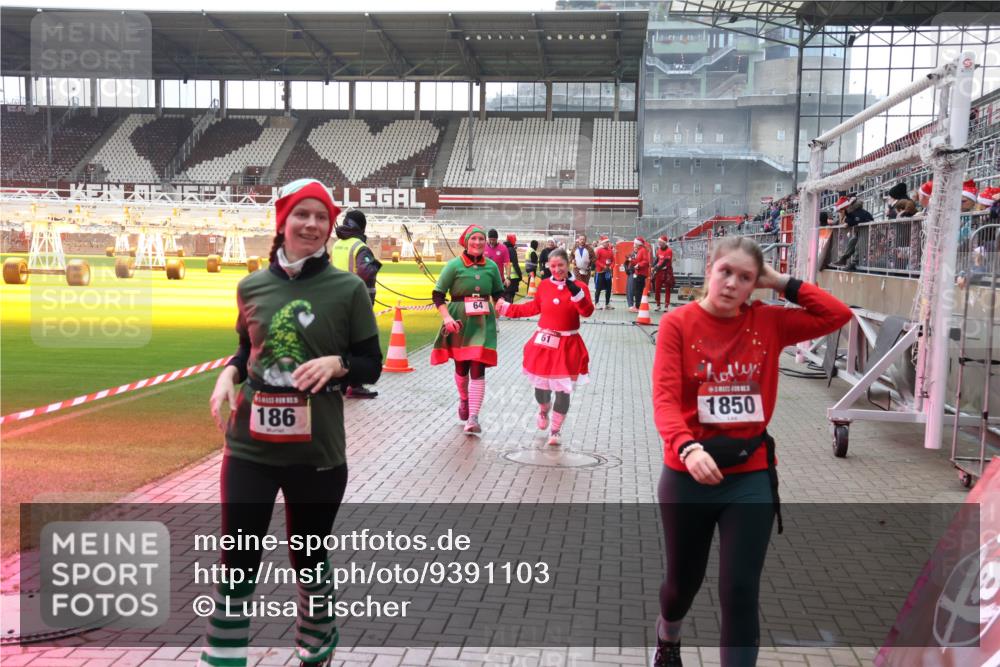 07.12.2025 - St. Pauli X-Mass-Run No. 15 Luisa Fischer http://msf.ph/oto/9391103 07.12.2025 11:04:09 Ziel 186, 64, 61, 1850, 61, 64, 102, 109, 186, 222, 297, 432, 505, 514, 719, 853, 1551, 1850, 1853, 1857, 1860 meine-sportfotos.de