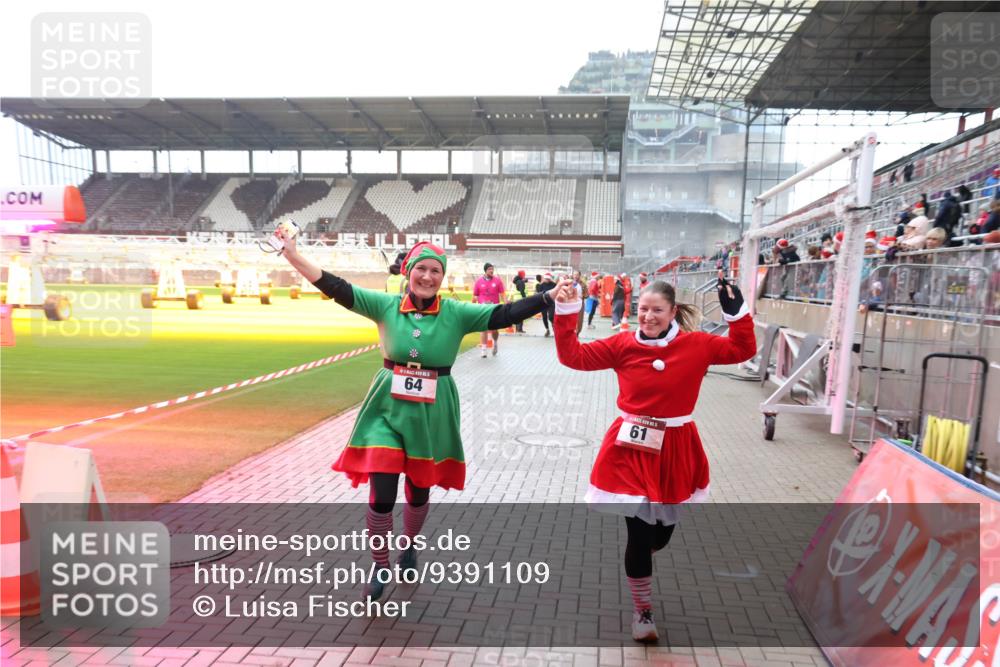 07.12.2025 - St. Pauli X-Mass-Run No. 15 Luisa Fischer http://msf.ph/oto/9391109 07.12.2025 11:04:12 Ziel 64, 61, 61, 64, 102, 109, 186, 215, 216, 222, 297, 432, 505, 514, 719, 1551, 1850, 1853, 1857, 1860 meine-sportfotos.de