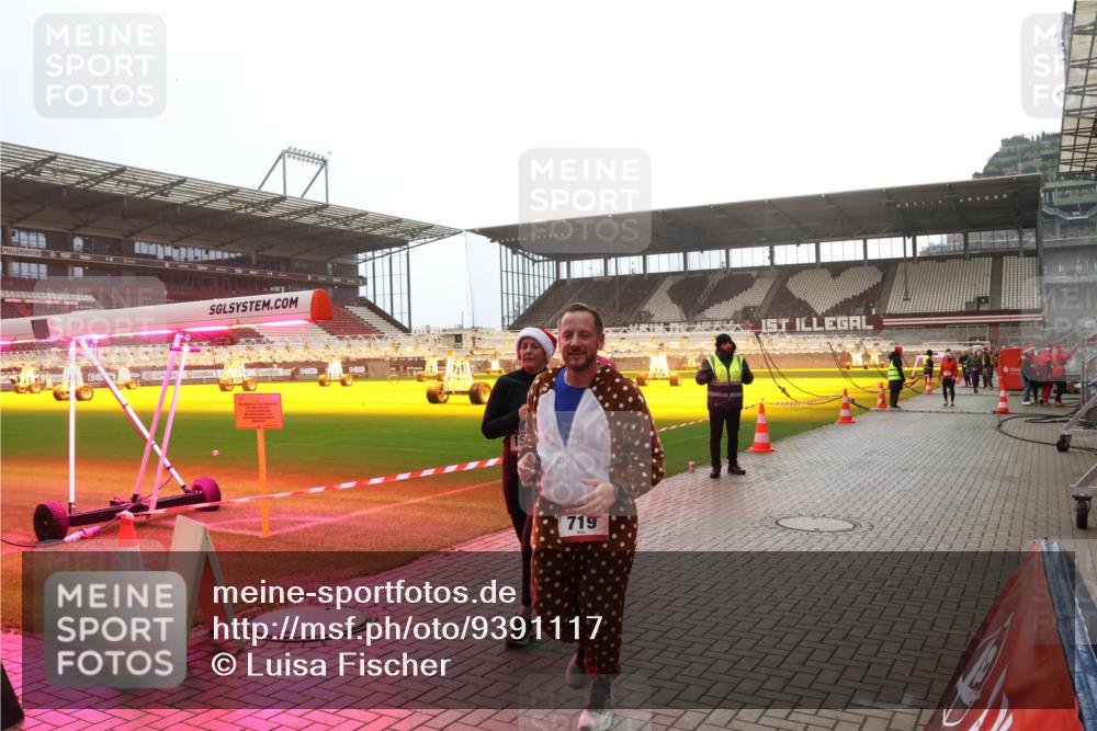 07.12.2025 - St. Pauli X-Mass-Run No. 15 Luisa Fischer http://msf.ph/oto/9391117 07.12.2025 11:04:19 Ziel 719, 1, 102, 109, 215, 216, 222, 297, 432, 505, 514, 719, 734, 764, 1200, 1252, 1254, 1551, 1853, 1854, 1856, 1857, 1860 meine-sportfotos.de