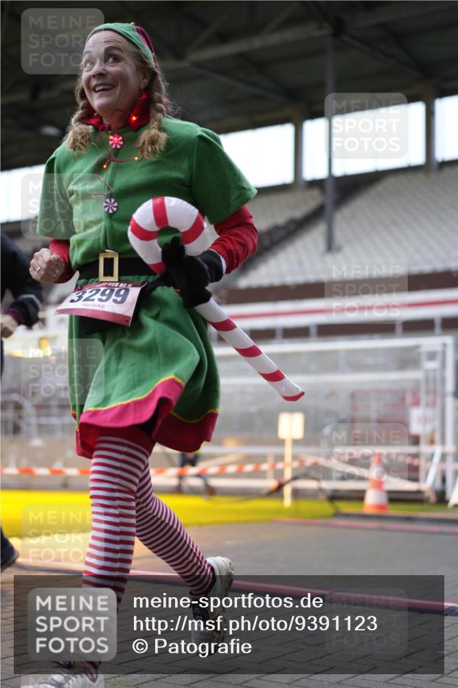 07.12.2025 - St. Pauli X-Mass-Run No. 15 Patografie http://msf.ph/oto/9391123 07.12.2025 10:29:06 Ziel 161, 165, 2874, 3299, 3669, 3938, 3942, 4073 meine-sportfotos.de