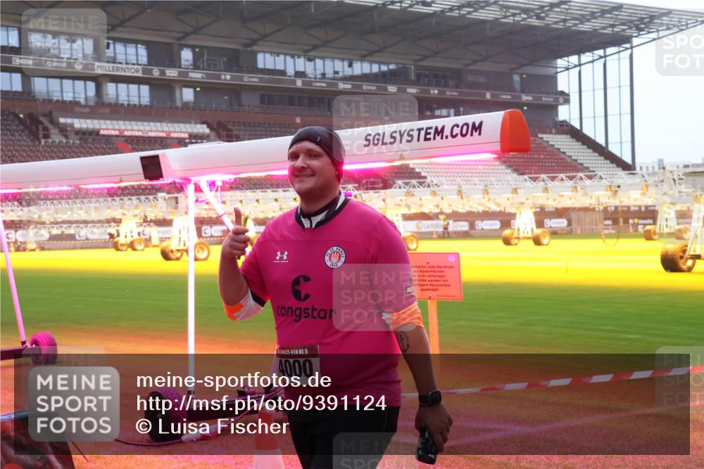 07.12.2025 - St. Pauli X-Mass-Run No. 15 Luisa Fischer http://msf.ph/oto/9391124 07.12.2025 11:04:22 Ziel 01, 15, 4000, 102, 109, 215, 216, 222, 297, 432, 505, 514, 719, 734, 764, 1200, 1252, 1254, 1401, 1551, 1695, 1853, 1854, 1856, 1857, 1860 meine-sportfotos.de