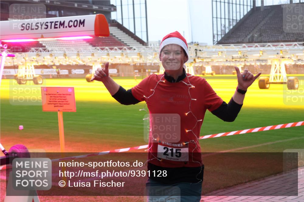 07.12.2025 - St. Pauli X-Mass-Run No. 15 Luisa Fischer http://msf.ph/oto/9391128 07.12.2025 11:04:34 Ziel 15, 215, 126, 215, 216, 222, 285, 297, 305, 432, 505, 514, 700, 702, 719, 734, 740, 764, 1200, 1252, 1254, 1401, 1695, 1766, 1769, 1852, 1853, 1854, 1856, 1857, 1860 meine-sportfotos.de