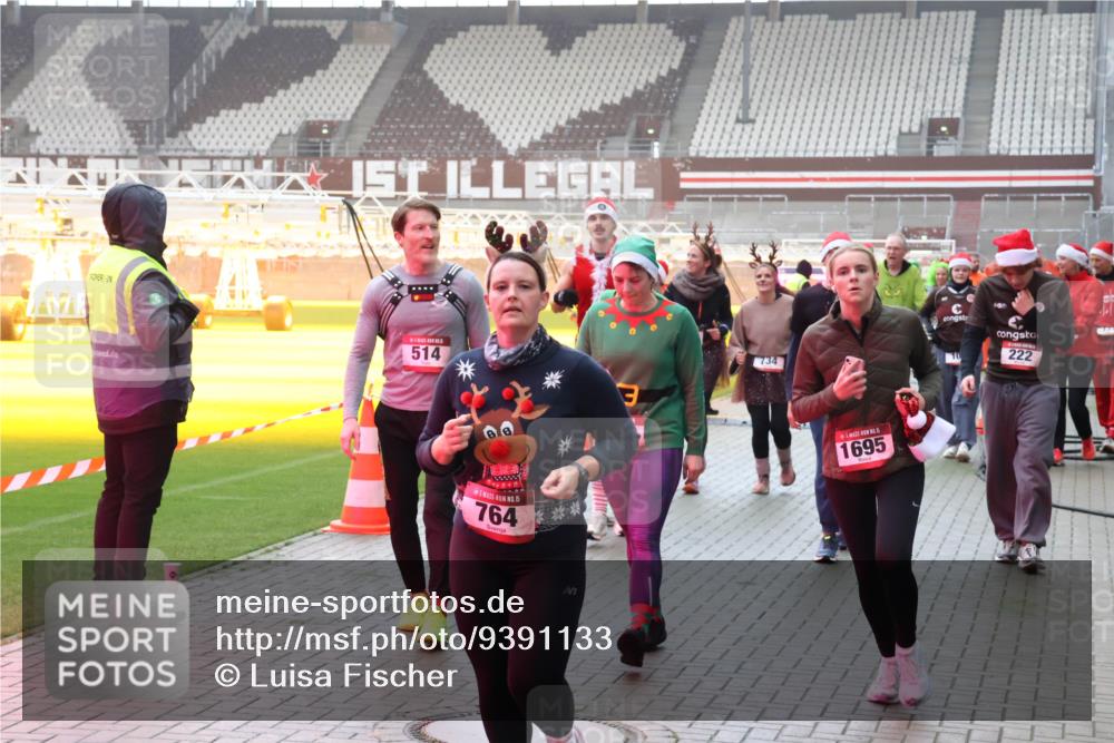 07.12.2025 - St. Pauli X-Mass-Run No. 15 Luisa Fischer http://msf.ph/oto/9391133 07.12.2025 11:04:38 Ziel 514, 15, 764, 734, 15, 1695, 222, 126, 215, 216, 222, 285, 305, 432, 700, 702, 719, 734, 740, 764, 1200, 1252, 1254, 1401, 1695, 1766, 1769, 1852, 1853, 1854, 1856, 1857, 1860 meine-sportfotos.de