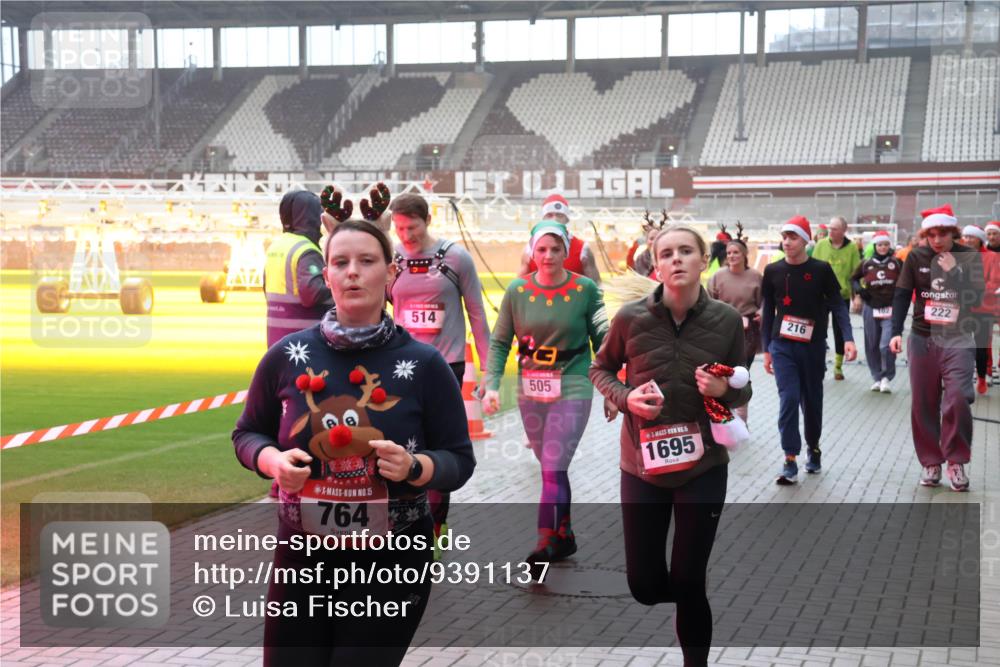 07.12.2025 - St. Pauli X-Mass-Run No. 15 Luisa Fischer http://msf.ph/oto/9391137 07.12.2025 11:04:39 Ziel 15, 764, 514, 1, 505, 5, 1695, 216, 102, 222, 126, 215, 216, 222, 285, 305, 432, 700, 702, 719, 734, 740, 764, 1200, 1252, 1254, 1401, 1695, 1766, 1769, 1852, 1853, 1854, 1856, 1857, 1860 meine-sportfotos.de