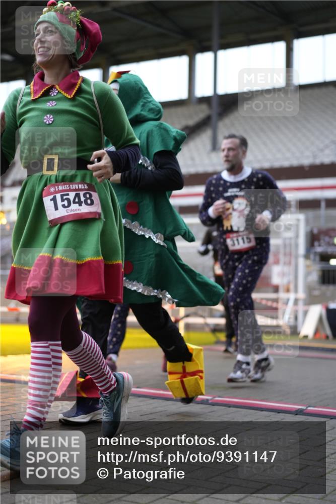 07.12.2025 - St. Pauli X-Mass-Run No. 15 Patografie http://msf.ph/oto/9391147 07.12.2025 10:29:15 Ziel 161, 165, 450, 1548, 1550, 1677, 1842, 3115, 3299, 3470, 3938, 3942 meine-sportfotos.de