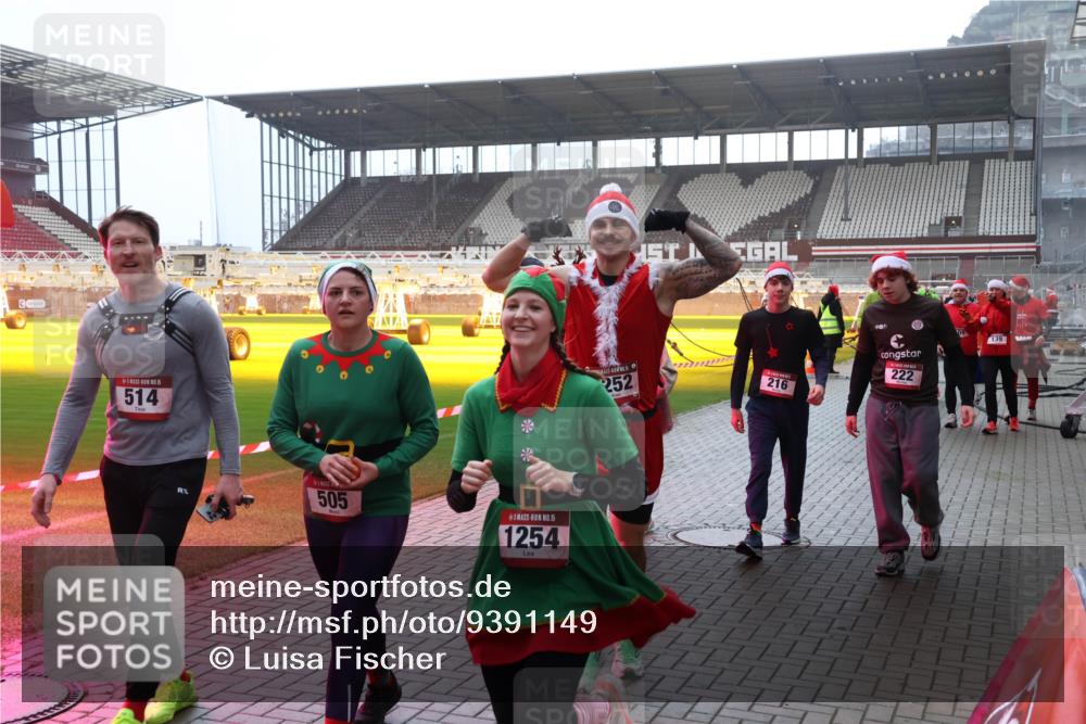 07.12.2025 - St. Pauli X-Mass-Run No. 15 Luisa Fischer http://msf.ph/oto/9391149 07.12.2025 11:04:42 Ziel 1, 15, 514, 505, 15, 1254, 252, 216, 222, 139, 126, 215, 216, 222, 285, 305, 361, 395, 432, 700, 702, 719, 734, 740, 764, 1200, 1252, 1254, 1401, 1643, 1695, 1766, 1769, 1852, 1853, 1854, 1856, 1857, 1860 meine-sportfotos.de