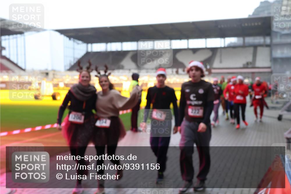 07.12.2025 - St. Pauli X-Mass-Run No. 15 Luisa Fischer http://msf.ph/oto/9391156 07.12.2025 11:04:43 Ziel 126, 215, 216, 222, 285, 305, 361, 395, 432, 700, 702, 719, 734, 740, 764, 1200, 1252, 1254, 1401, 1643, 1695, 1766, 1769, 1852, 1853, 1854, 1856, 1857, 1860 meine-sportfotos.de