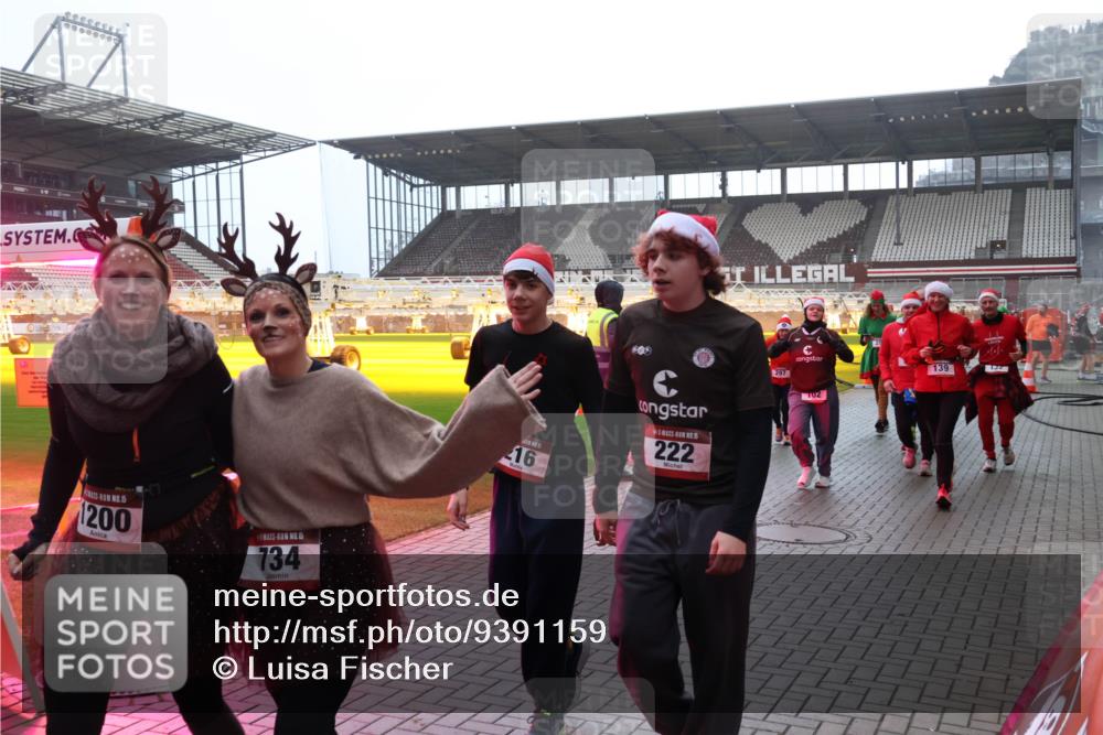 07.12.2025 - St. Pauli X-Mass-Run No. 15 Luisa Fischer http://msf.ph/oto/9391159 07.12.2025 11:04:44 Ziel 15, 1200, 15, 734, 34, 16, 1, 222, 297, 139, 132, 102, 126, 215, 216, 222, 285, 305, 361, 395, 432, 700, 702, 719, 734, 740, 764, 1200, 1252, 1254, 1401, 1643, 1695, 1766, 1769, 1852, 1853, 1854, 1856, 1857, 1860 meine-sportfotos.de