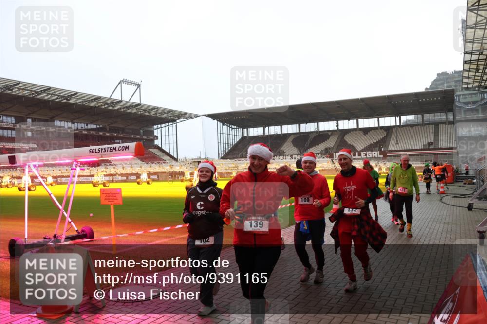 07.12.2025 - St. Pauli X-Mass-Run No. 15 Luisa Fischer http://msf.ph/oto/9391165 07.12.2025 11:04:47 Ziel 109, 132, 102, 139, 126, 215, 216, 222, 285, 305, 361, 395, 432, 700, 702, 734, 740, 764, 1200, 1252, 1254, 1401, 1643, 1695, 1766, 1769, 1852, 1854, 1856, 2791, 3719 meine-sportfotos.de