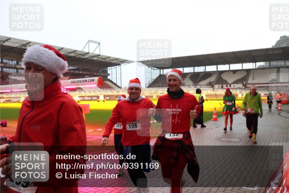 07.12.2025 - St. Pauli X-Mass-Run No. 15 Luisa Fischer http://msf.ph/oto/9391169 07.12.2025 11:04:48 Ziel 39, 3, 297, 109, 132, 126, 215, 216, 222, 285, 305, 361, 395, 432, 700, 702, 734, 740, 764, 1200, 1252, 1254, 1401, 1643, 1695, 1766, 1769, 1852, 1854, 1856, 2791, 3719 meine-sportfotos.de