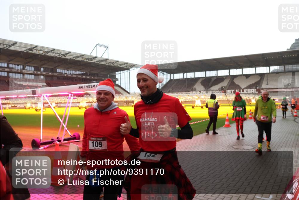 07.12.2025 - St. Pauli X-Mass-Run No. 15 Luisa Fischer http://msf.ph/oto/9391170 07.12.2025 11:04:48 Ziel 15, 109, 123, 152, 126, 215, 216, 222, 285, 305, 361, 395, 432, 700, 702, 734, 740, 764, 1200, 1252, 1254, 1401, 1643, 1695, 1766, 1769, 1852, 1854, 1856, 2791, 3719 meine-sportfotos.de