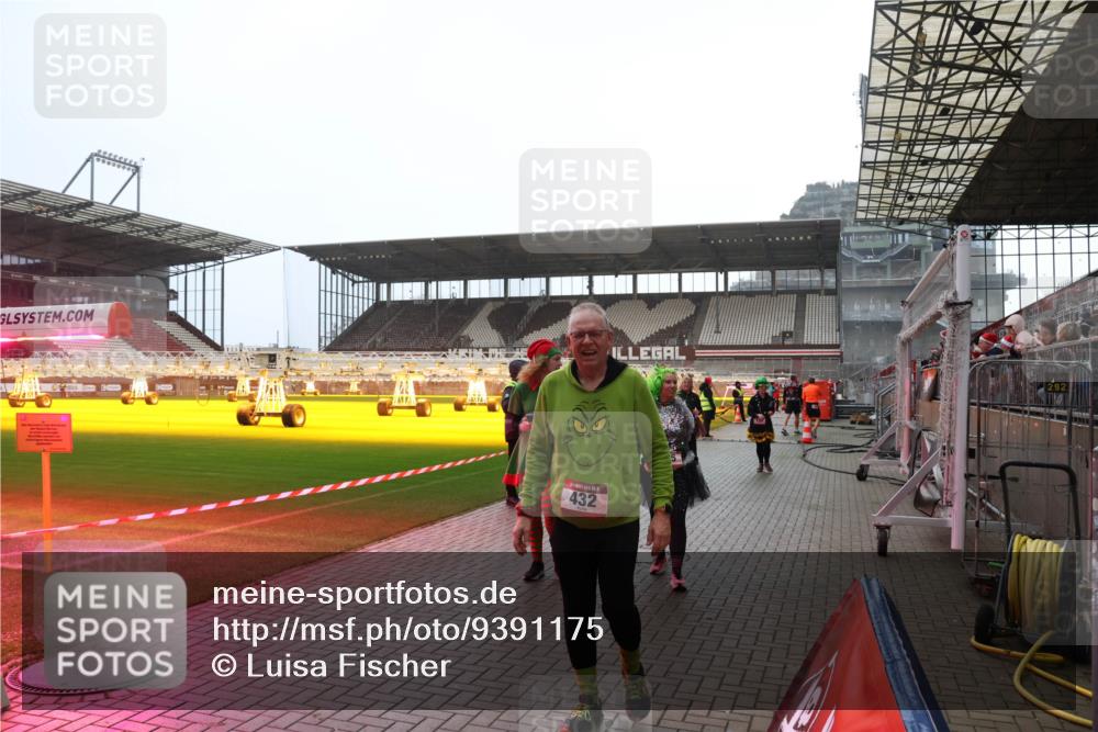 07.12.2025 - St. Pauli X-Mass-Run No. 15 Luisa Fischer http://msf.ph/oto/9391175 07.12.2025 11:04:51 Ziel 432, 33, 126, 215, 216, 222, 285, 305, 361, 395, 432, 700, 702, 734, 740, 764, 1200, 1252, 1254, 1401, 1643, 1695, 1766, 1769, 1852, 1854, 1856, 2791, 2919, 3719 meine-sportfotos.de