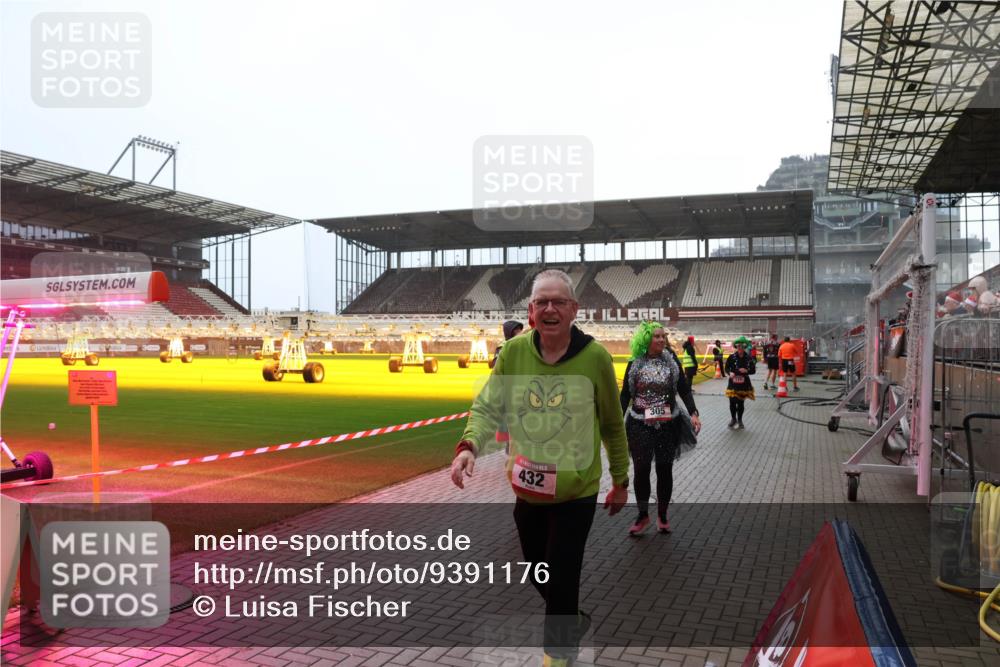 07.12.2025 - St. Pauli X-Mass-Run No. 15 Luisa Fischer http://msf.ph/oto/9391176 07.12.2025 11:04:51 Ziel 432, 33, 126, 215, 216, 222, 285, 305, 361, 395, 432, 700, 702, 734, 740, 764, 1200, 1252, 1254, 1401, 1643, 1695, 1766, 1769, 1852, 1854, 1856, 2791, 2919, 3719 meine-sportfotos.de