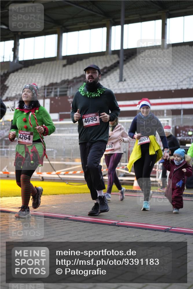 07.12.2025 - St. Pauli X-Mass-Run No. 15 Patografie http://msf.ph/oto/9391183 07.12.2025 10:29:23 Ziel 450, 458, 1039, 1373, 1548, 1550, 1677, 1842, 2001, 3080, 3115, 3470, 4007, 4009, 4264, 4266, 4293, 4296, 4440, 4531, 4695 meine-sportfotos.de