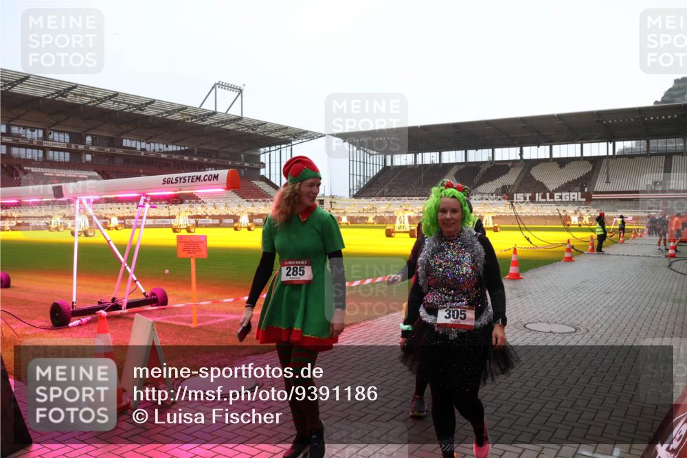 07.12.2025 - St. Pauli X-Mass-Run No. 15 Luisa Fischer http://msf.ph/oto/9391186 07.12.2025 11:04:55 Ziel 5, 285, 305, 33, 126, 215, 216, 285, 305, 361, 395, 432, 700, 702, 734, 740, 764, 1200, 1252, 1254, 1401, 1643, 1695, 1766, 1769, 1852, 1854, 1856, 2791, 2919, 3719, 4561, 4563, 4565, 4566, 4567, 4568, 4569, 4570, 4571, 4576, 4578 meine-sportfotos.de