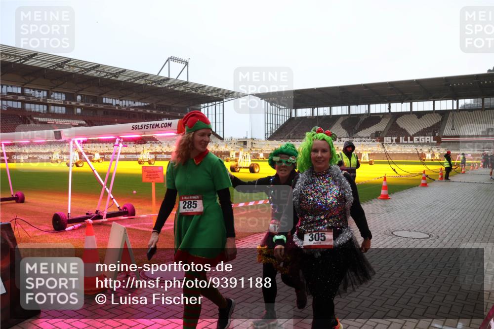 07.12.2025 - St. Pauli X-Mass-Run No. 15 Luisa Fischer http://msf.ph/oto/9391188 07.12.2025 11:04:55 Ziel 5, 285, 12, 305, 33, 126, 215, 216, 285, 305, 361, 395, 432, 700, 702, 734, 740, 764, 1200, 1252, 1254, 1401, 1643, 1695, 1766, 1769, 1852, 1854, 1856, 2791, 2919, 3719, 4561, 4563, 4565, 4566, 4567, 4568, 4569, 4570, 4571, 4576, 4578 meine-sportfotos.de