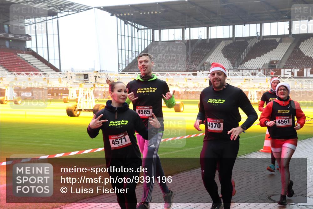 07.12.2025 - St. Pauli X-Mass-Run No. 15 Luisa Fischer http://msf.ph/oto/9391196 07.12.2025 11:05:16 Ziel 0, 15, 4565, 0, 15, 4570, 4571, 4561, 33, 117, 128, 200, 201, 361, 395, 700, 702, 889, 1152, 1212, 1411, 1643, 2791, 2919, 3719, 4561, 4562, 4563, 4565, 4566, 4567, 4568, 4569, 4570, 4571, 4572, 4573, 4575, 4576, 4577, 4578 meine-sportfotos.de