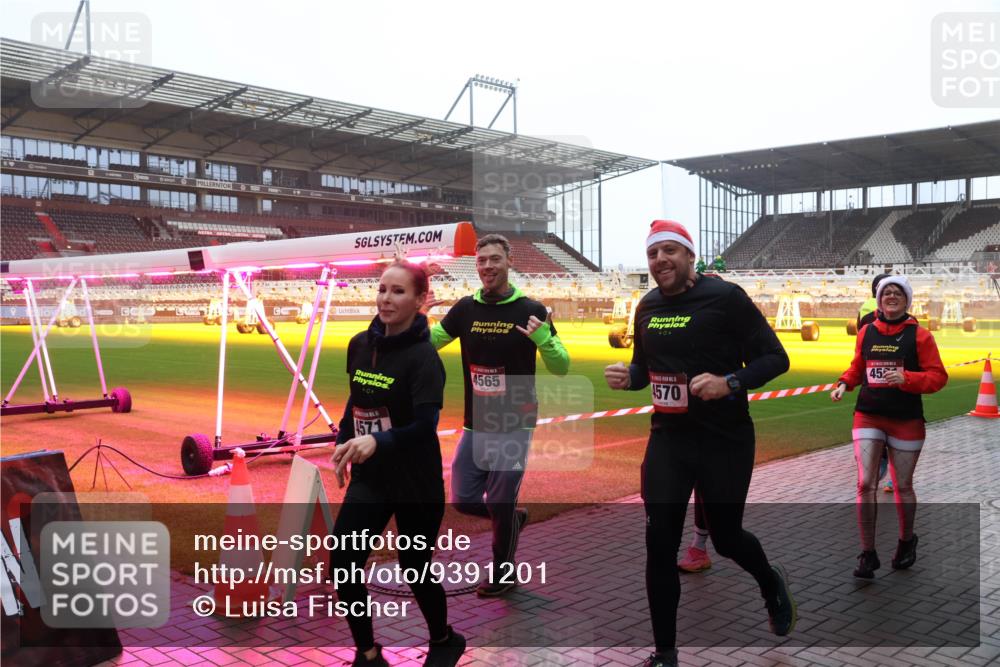 07.12.2025 - St. Pauli X-Mass-Run No. 15 Luisa Fischer http://msf.ph/oto/9391201 07.12.2025 11:05:17 Ziel 571, 45, 4565, 4570, 33, 117, 128, 200, 201, 361, 395, 700, 702, 889, 1152, 1212, 1411, 1643, 2791, 2919, 3719, 4561, 4562, 4563, 4565, 4566, 4567, 4568, 4569, 4570, 4571, 4572, 4573, 4575, 4576, 4577, 4578 meine-sportfotos.de
